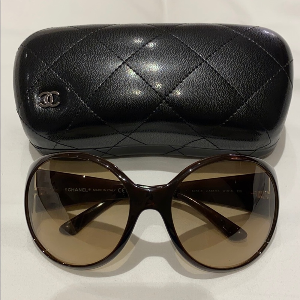 Chanel Oval Sunglasses *NEW* with original case